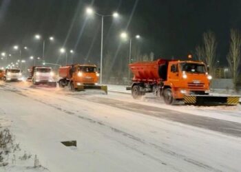 Более 2 300 рабочих и порядка 1 400 единиц спецтехники: как работают коммунальные службы в Астане