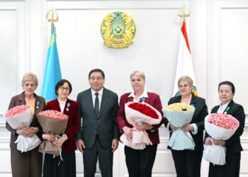 Ерболат Досаев вручил госнаграды  в преддверии Международного женского дня 8 Марта