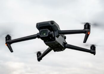 Новая эра контроля на дорогах: автомобили с 6 камерами и дроны‑надсмотрщики