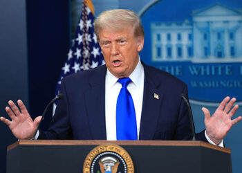 Трамп вводит 25% тариф на товары из Казахстана и направляет письмо Токаеву