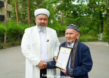 94-летний житель Павлодара пожертвовал все сбережения больным детям — и все же поедет в хадж