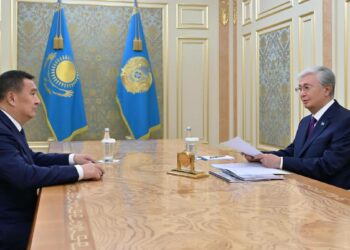 Токаев обсудил развитие Акмолинской области с акимом Маратом Ахметжановым