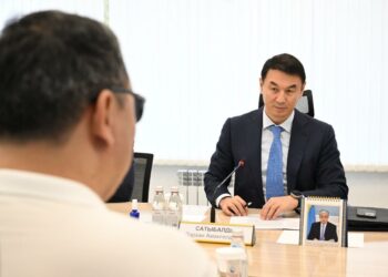 Аким Алматы потребовал порядок в Сайране и обновление Ауэзовского района