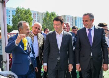 В Алматы проходит ярмарка дружбы и вкусов Казахстана и Таджикистана