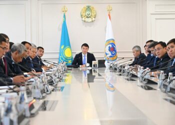 Аким Алматы жестко раскритиковал подрядчиков за халтуру и безответственность