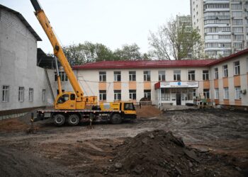 Аким Алматы поручил усилить контроль за строительством социальных объектов