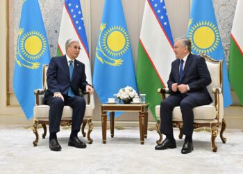 Токаев и Мирзиеев провели беседу в новом аэропорту «Ташкент‑Хумо»