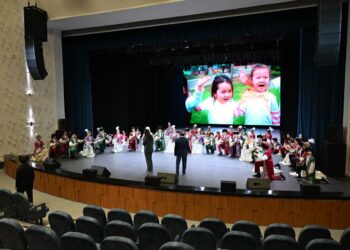 Аким Алматы Дархан Сатыбалды посетил Дворец школьников и ознакомился с работой крупнейшего центра дополнительного образования города.