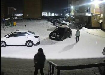 «Слепой хочешь быть?»: ночной сталкинг у подъезда в Семее