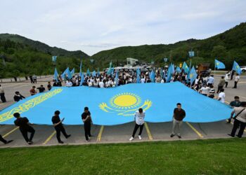 В Алматы торжественно подняли Государственный флаг в честь Дня символов