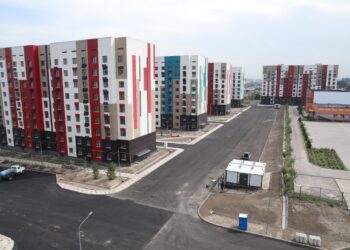 В Калкамане-2 завершили строительство 594 квартир: аким Наурызбайского района Алматы показала журналистам новый жилой комплекс
