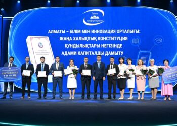 Дархан Сатыбалды провел августовскую конференцию работников образования Алматы