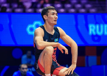 Казахстанский борец Мерей Маулитканов разгромил соперника на чемпионате мира в Астане